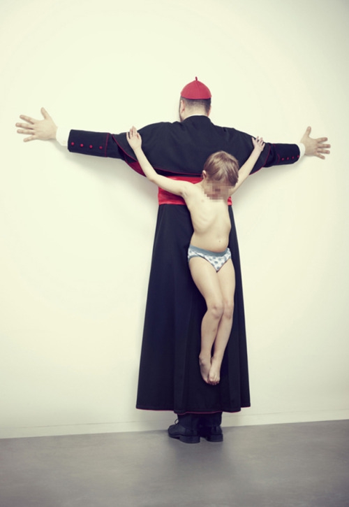 Los Intocables by Erik Ravelo 05.jpg