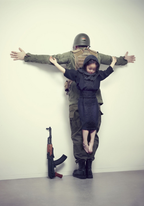 Los Intocables by Erik Ravelo 04.jpg